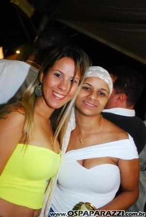 Exaltasamba e Rodriguinho cantam para fãs em São José