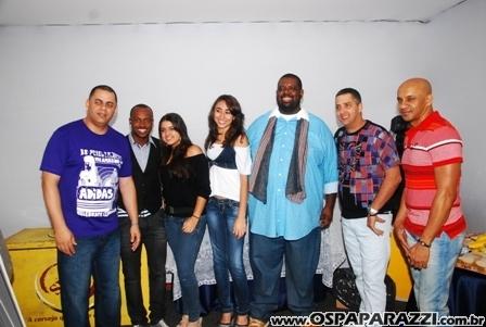 Exaltasamba e Rodriguinho cantam para fãs em São José