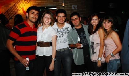 Noite de celebridades e surpresas no Anexo em São José dos Campos