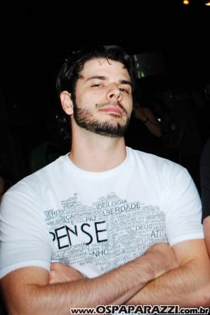 Noite de celebridades e surpresas no Anexo em São José dos Campos