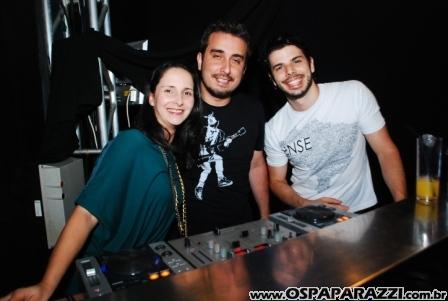 Noite de celebridades e surpresas no Anexo em São José dos Campos