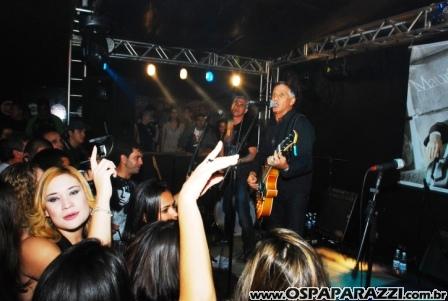 Noite de celebridades e surpresas no Anexo em São José dos Campos