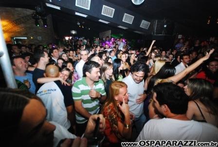 Noite de celebridades e surpresas no Anexo em São José dos Campos