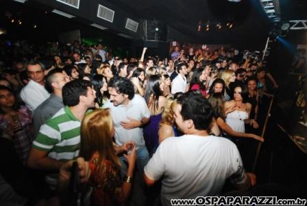 Noite de celebridades e surpresas no Anexo em São José dos Campos