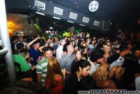 Noite de celebridades e surpresas no Anexo em São José dos Campos