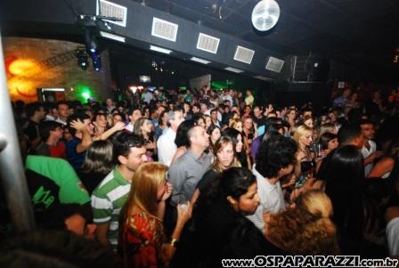 Noite de celebridades e surpresas no Anexo em São José dos Campos