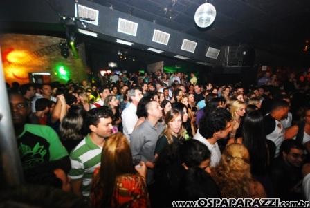 Noite de celebridades e surpresas no Anexo em São José dos Campos