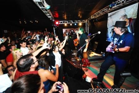 Noite de celebridades e surpresas no Anexo em São José dos Campos