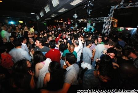 Noite de celebridades e surpresas no Anexo em São José dos Campos