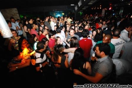 Noite de celebridades e surpresas no Anexo em São José dos Campos