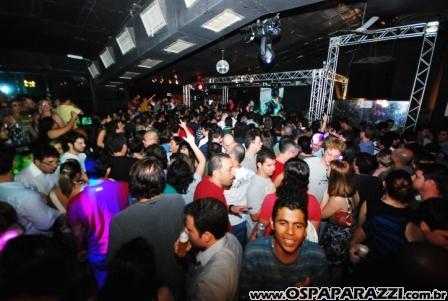 Noite de celebridades e surpresas no Anexo em São José dos Campos