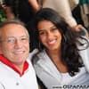 Jonas Almeida confere novo cardápio de restaurante