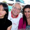 Jonas Almeida confere novo cardápio de restaurante