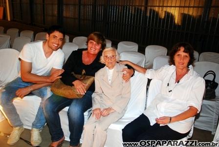 Desfile de moda no Aeroclube de São José dos Campos