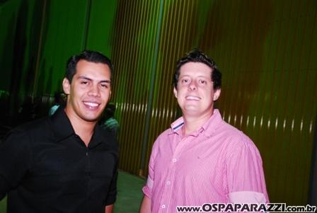 Desfile de moda no Aeroclube de São José dos Campos