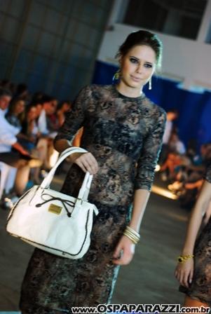 Desfile de moda no Aeroclube de São José dos Campos