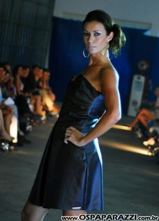 Desfile de moda no Aeroclube de São José dos Campos