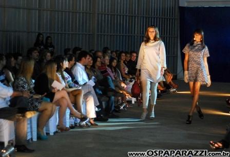 Desfile de moda no Aeroclube de São José dos Campos