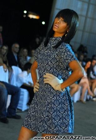 Desfile de moda no Aeroclube de São José dos Campos