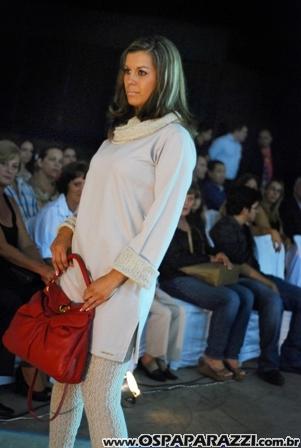 Desfile de moda no Aeroclube de São José dos Campos