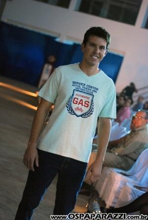 Desfile de moda no Aeroclube de São José dos Campos