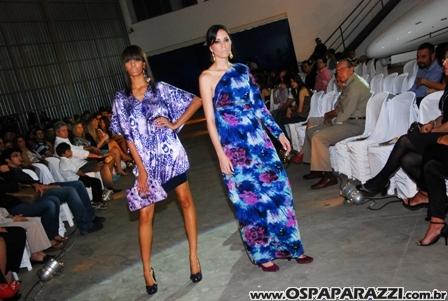Desfile de moda no Aeroclube de São José dos Campos