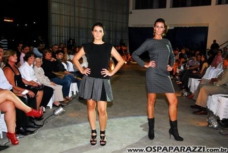 Desfile de moda no Aeroclube de São José dos Campos