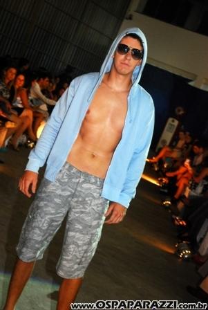 Desfile de moda no Aeroclube de São José dos Campos