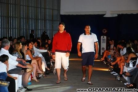 Desfile de moda no Aeroclube de São José dos Campos