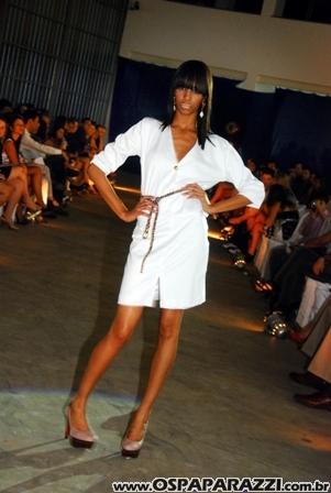 Desfile de moda no Aeroclube de São José dos Campos