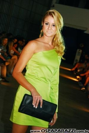 Desfile de moda no Aeroclube de São José dos Campos