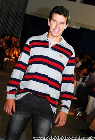 Desfile de moda no Aeroclube de São José dos Campos