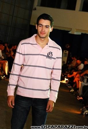 Desfile de moda no Aeroclube de São José dos Campos