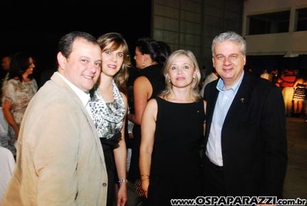Desfile de moda no Aeroclube de São José dos Campos