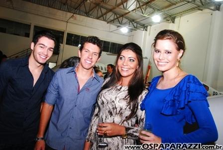 Desfile de moda no Aeroclube de São José dos Campos