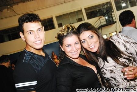 Desfile de moda no Aeroclube de São José dos Campos