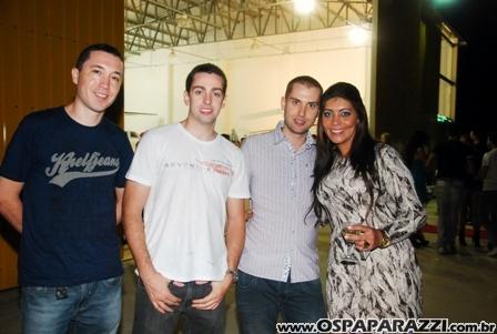 Desfile de moda no Aeroclube de São José dos Campos