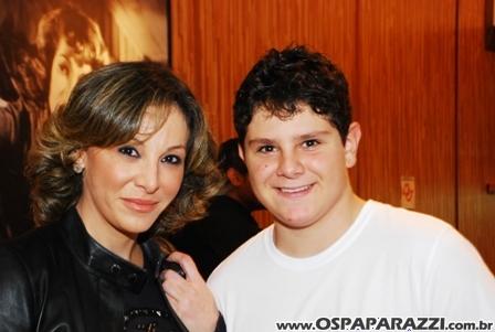 Shopping comemora aniversário com espetáculo