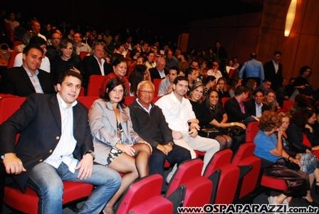 Shopping comemora aniversário com espetáculo
