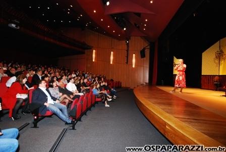 Shopping comemora aniversário com espetáculo