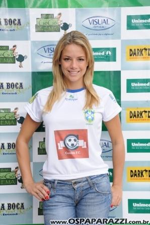 Fernanda Cardoso abre a Copa de Futebol Society