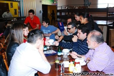 Restaurante de Vinicius Valverde tem feijoada beneficente