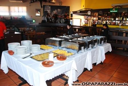 Restaurante de Vinicius Valverde tem feijoada beneficente