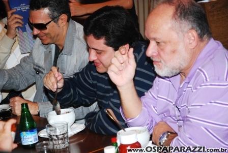 Restaurante de Vinicius Valverde tem feijoada beneficente
