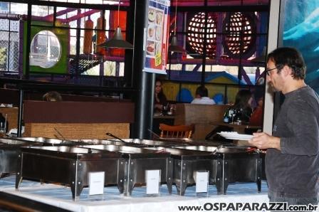 Restaurante de Vinicius Valverde tem feijoada beneficente
