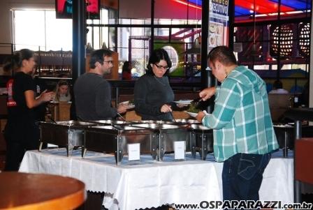 Restaurante de Vinicius Valverde tem feijoada beneficente