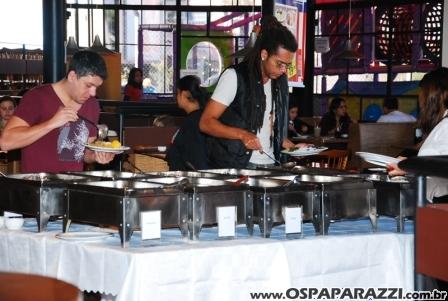 Restaurante de Vinicius Valverde tem feijoada beneficente