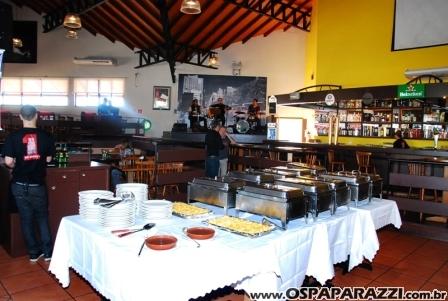 Restaurante de Vinicius Valverde tem feijoada beneficente