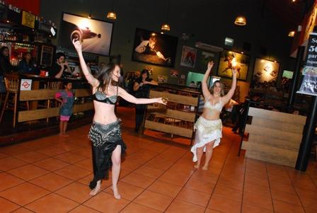 A Companhia Mahasin mostrou que a dança árabe é muito alegre e pode ser dançada por qualquer mulher.