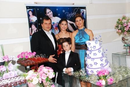 Rafaela Delgado é presenteada pelos Pais com linda Festa de 15 anos